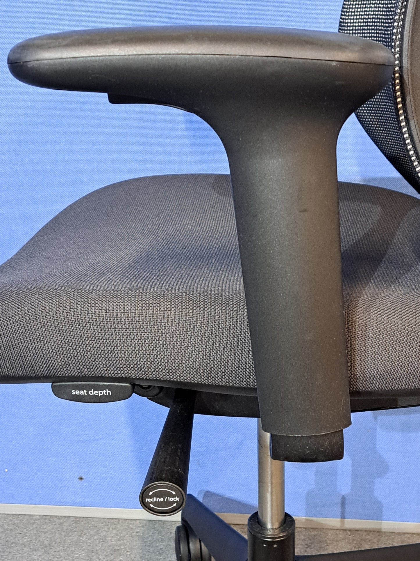 Orangebox Do Mesh Back Operator Armchair - Grey/White *SMALL HOLE IN SEAT* (Used)