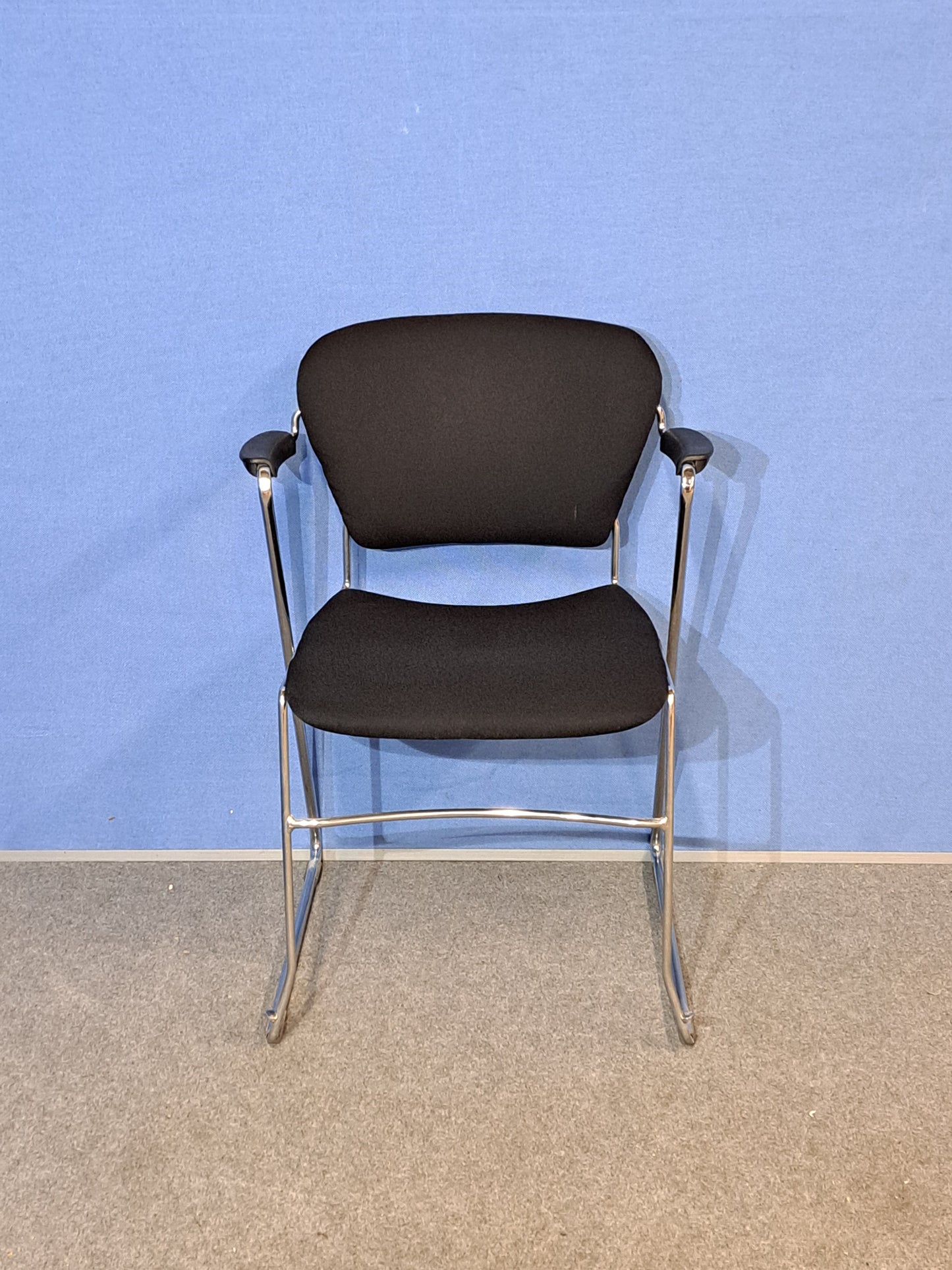 Set of 2 Perry Meeting Armchair on Silver Cantilever Frame - Black (used)