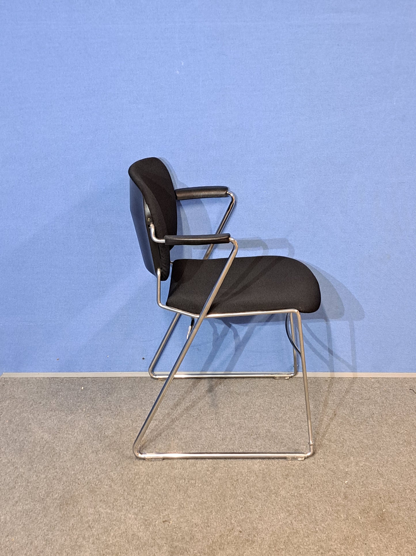 Set of 2 Perry Meeting Armchair on Silver Cantilever Frame - Black (used)