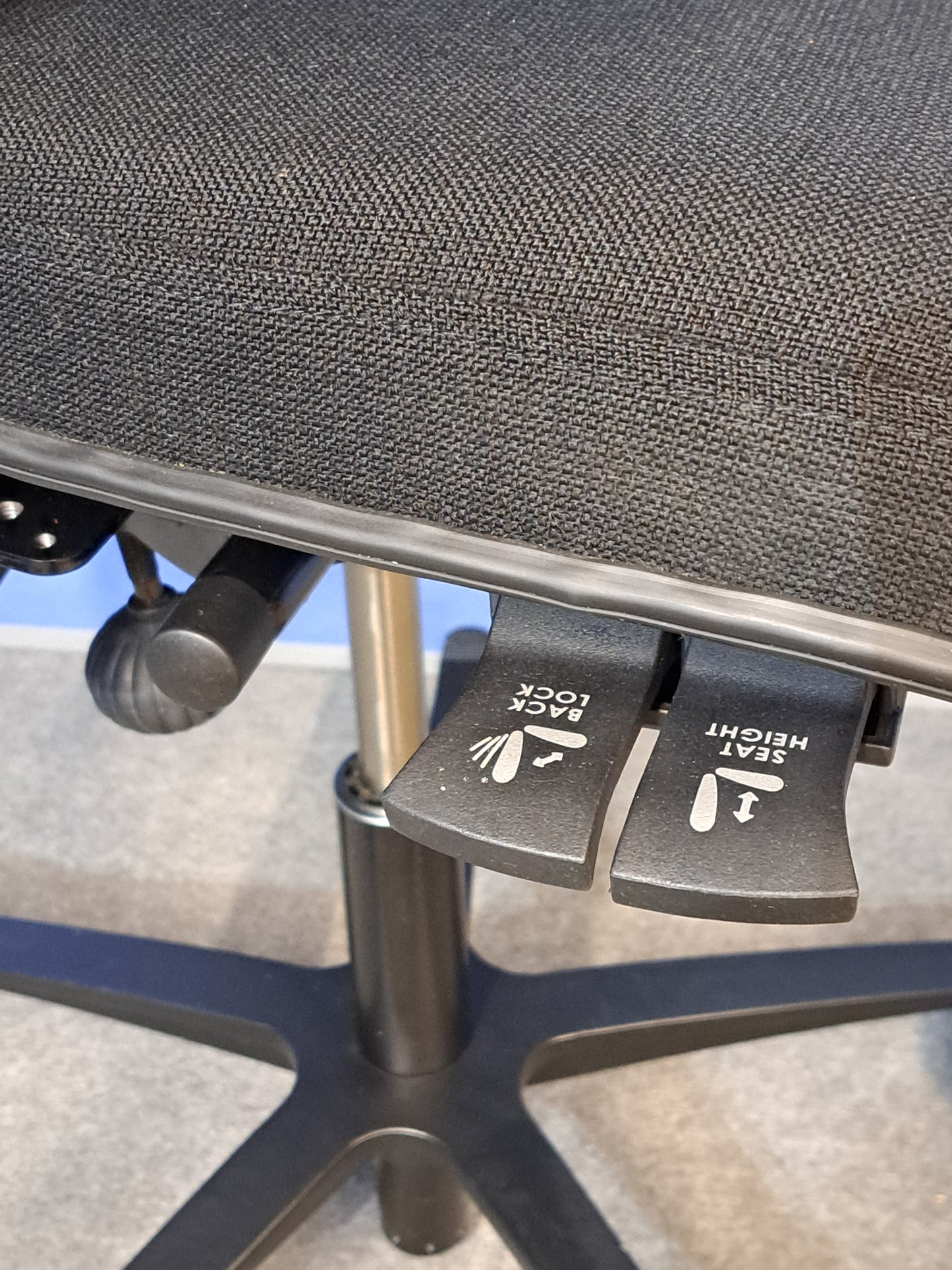 Hoganas +501 Office Armchair inc Headrest Black (used)