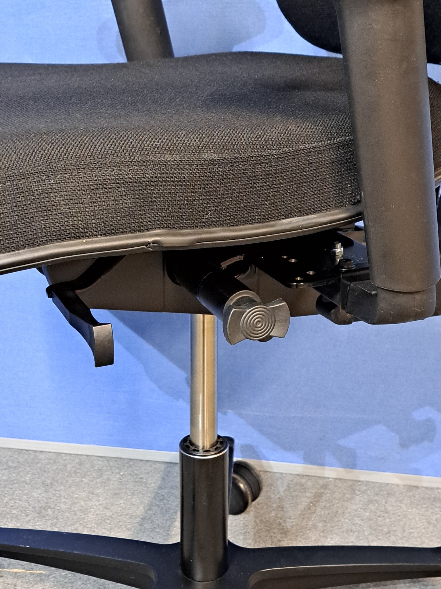 Hoganas +501 Office Armchair inc Headrest Black (used)