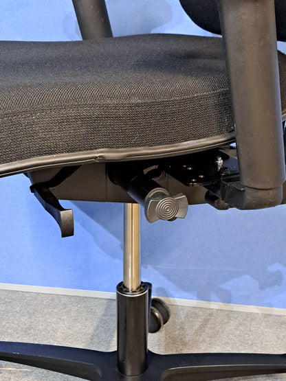 Hoganas +501 Office Armchair inc Headrest Black (used)