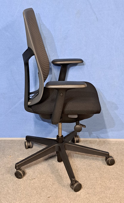 Herman Miller Verus Triflex Office Armchair (used)