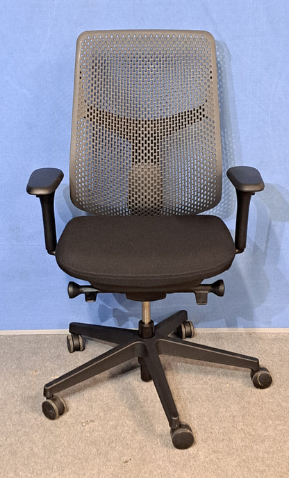Herman Miller Verus Triflex Office Armchair (used)