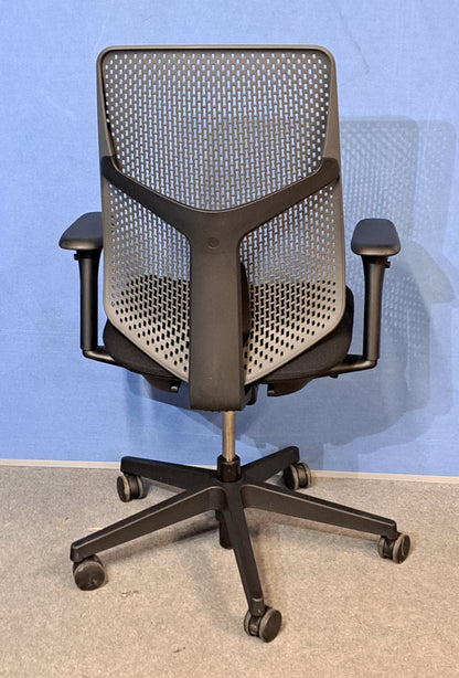 Herman Miller Verus Triflex Office Armchair (used)