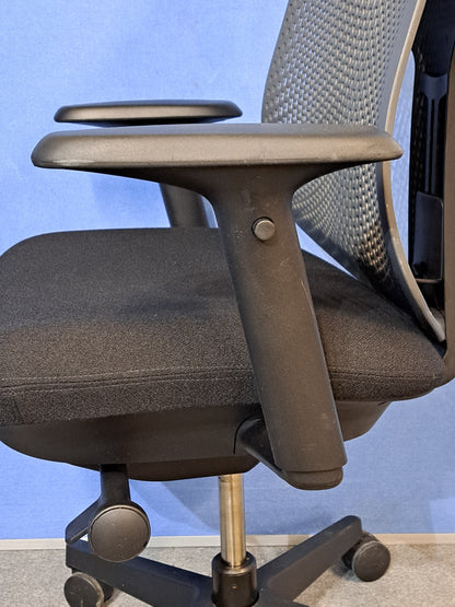 Herman Miller Verus Triflex Office Armchair (used)