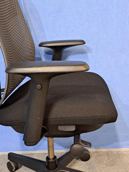 Herman Miller Verus Triflex Office Armchair (used)
