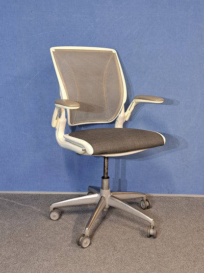 Humanscale Diffrient World Mesh Back Operators Armchair with Grey Padded Seat (used)