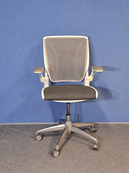 Humanscale Diffrient World Mesh Back Operators Armchair with Grey Padded Seat (used)