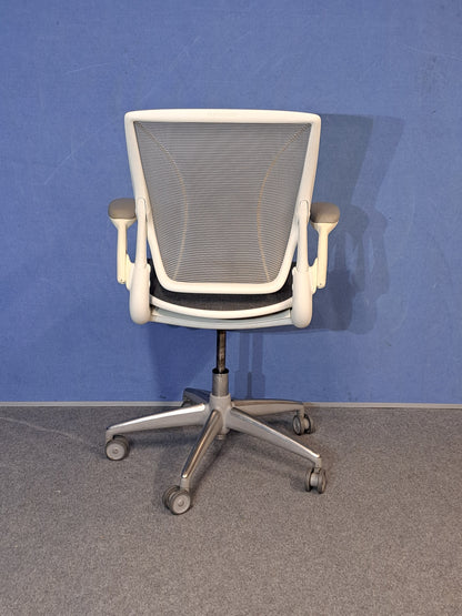 Humanscale Diffrient World Mesh Back Operators Armchair with Grey Padded Seat (used)
