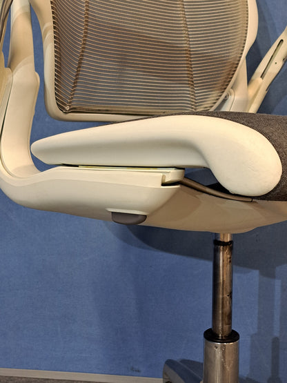 Humanscale Diffrient World Mesh Back Operators Armchair with Grey Padded Seat (used)