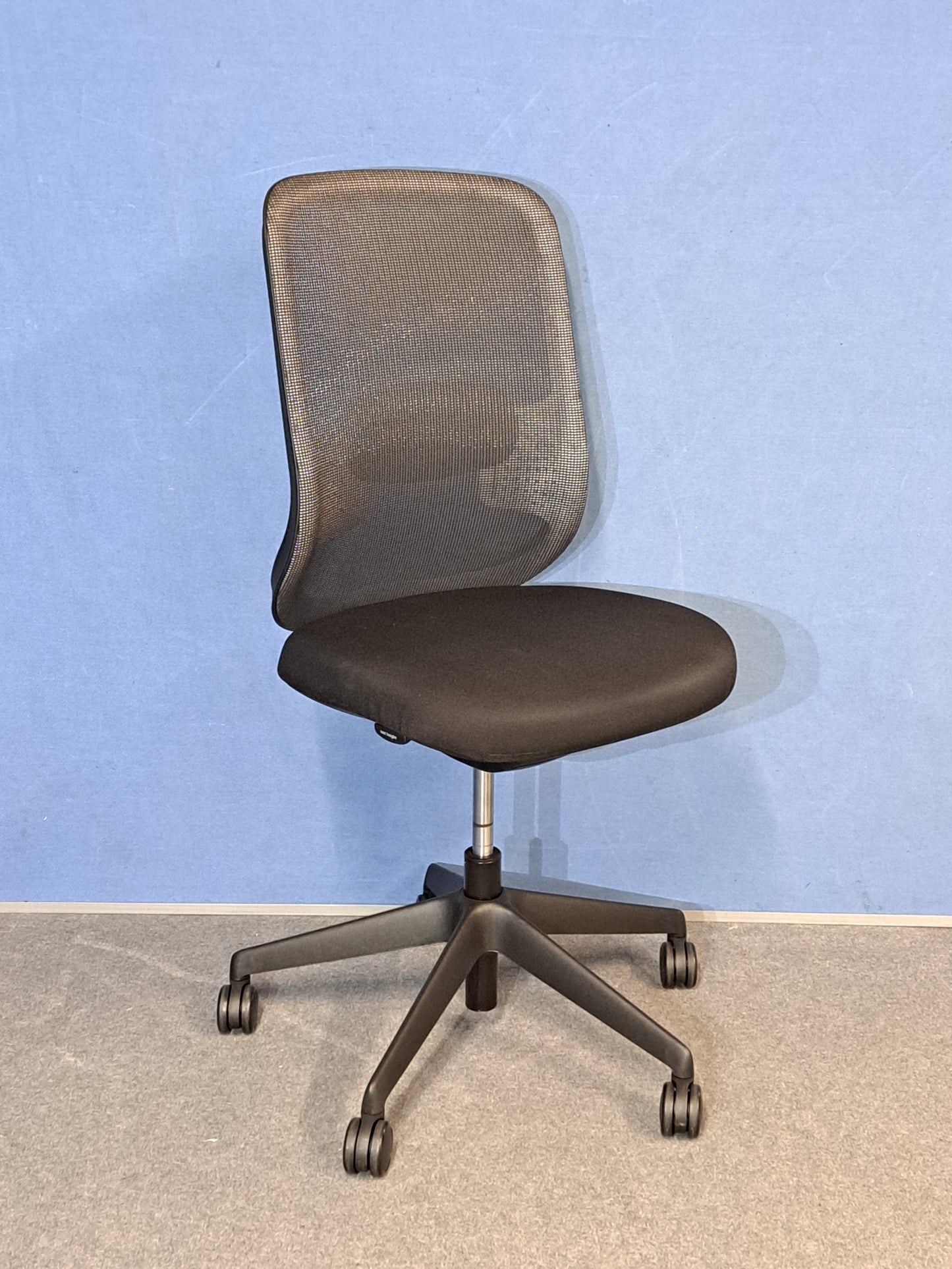 Orangebox Do Mesh Back Operators Chair with Black Polyester Seat (Used)