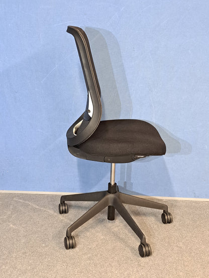 Orangebox Do Mesh Back Operators Chair with Black Wool Seat (Used)