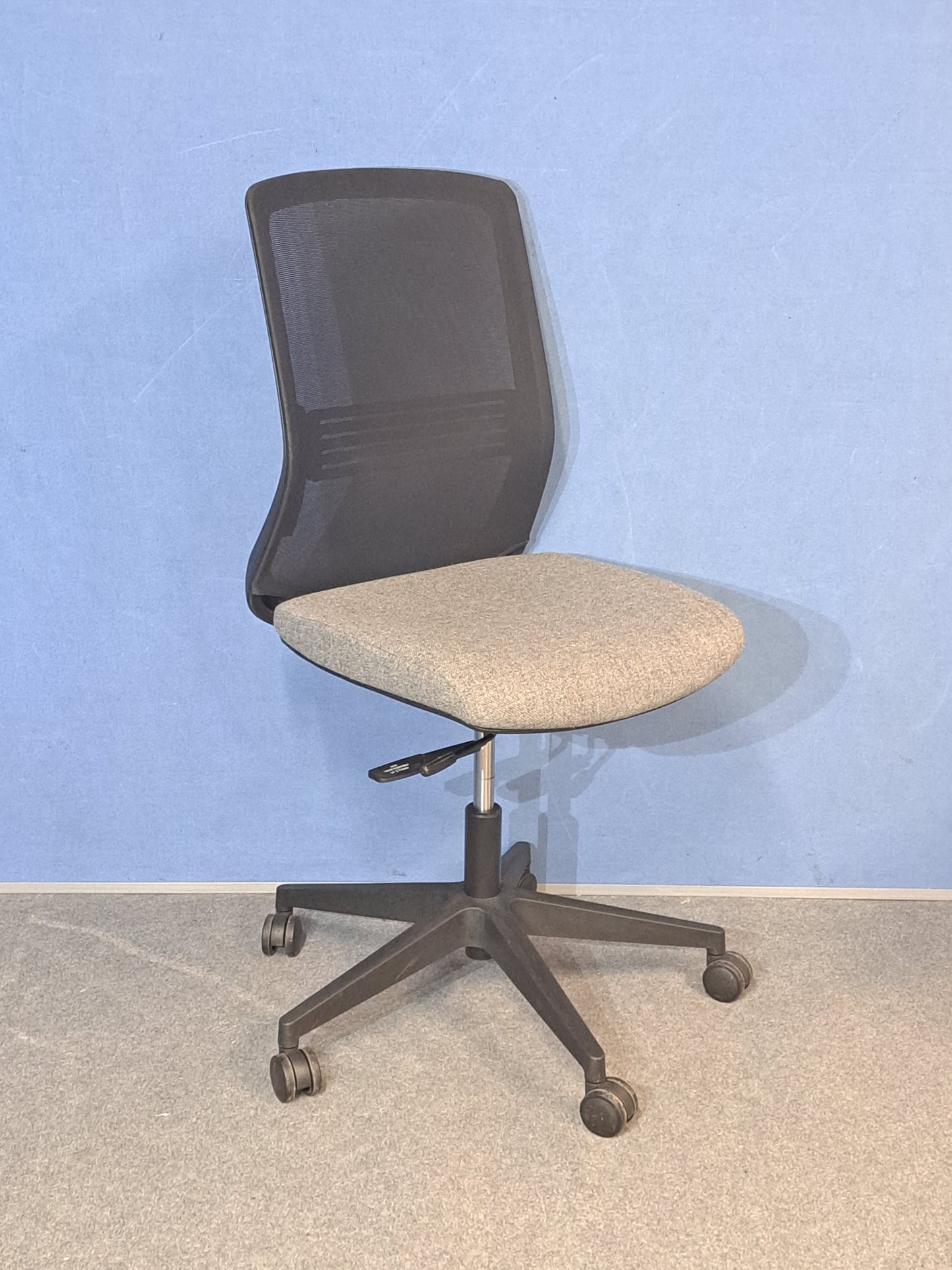 Mesh Back Operators Chair with Grey Padded Seat (used)