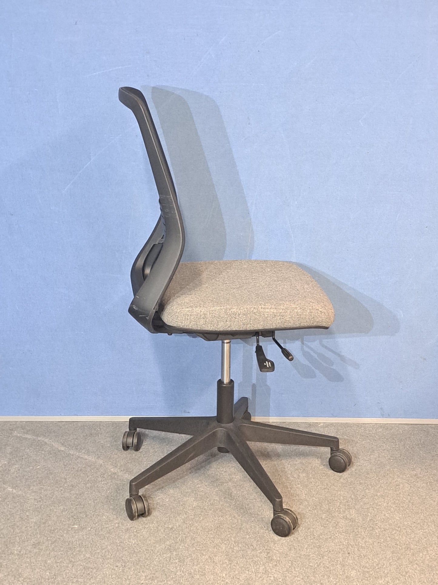 Mesh Back Operators Chair with Grey Padded Seat (used)