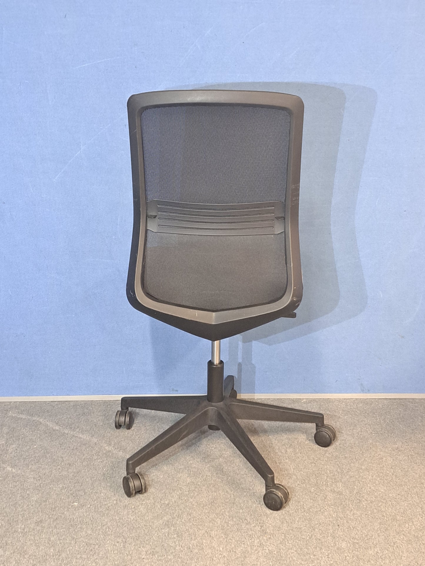 Mesh Back Operators Chair with Grey Padded Seat (used)