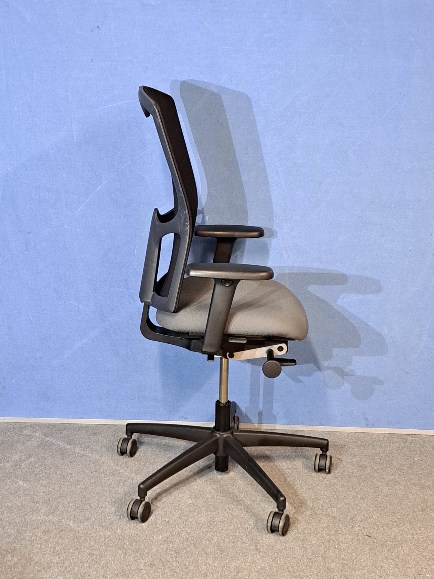 Used Kinnarps Mento Mesh Back Task Chair in Grey