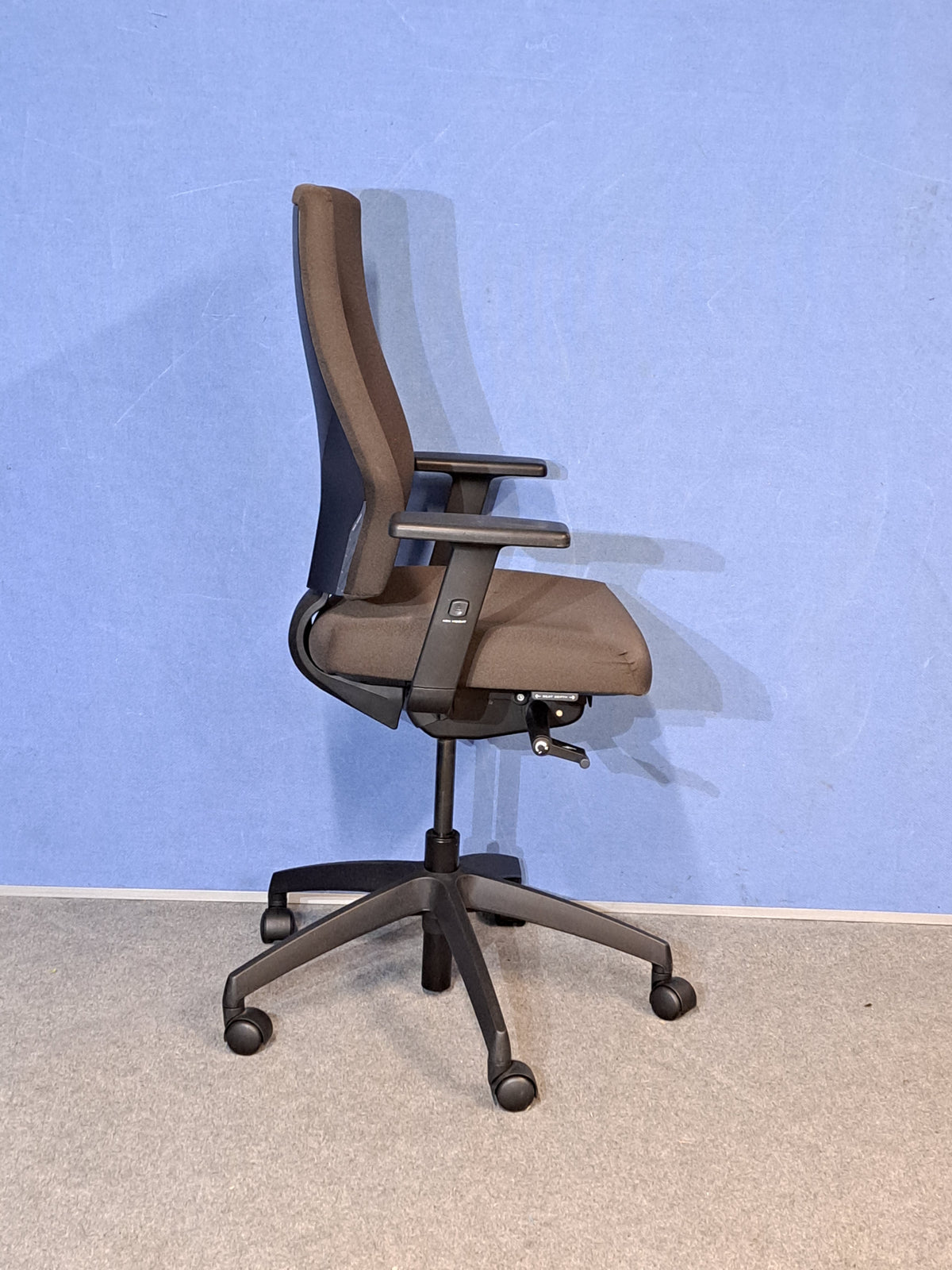 Connection Fully Adjustable Office Armchair Sombrero (Used)