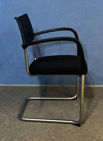 Kusch & Co Visitor Armchair Black on a Cantilever Frame (used)