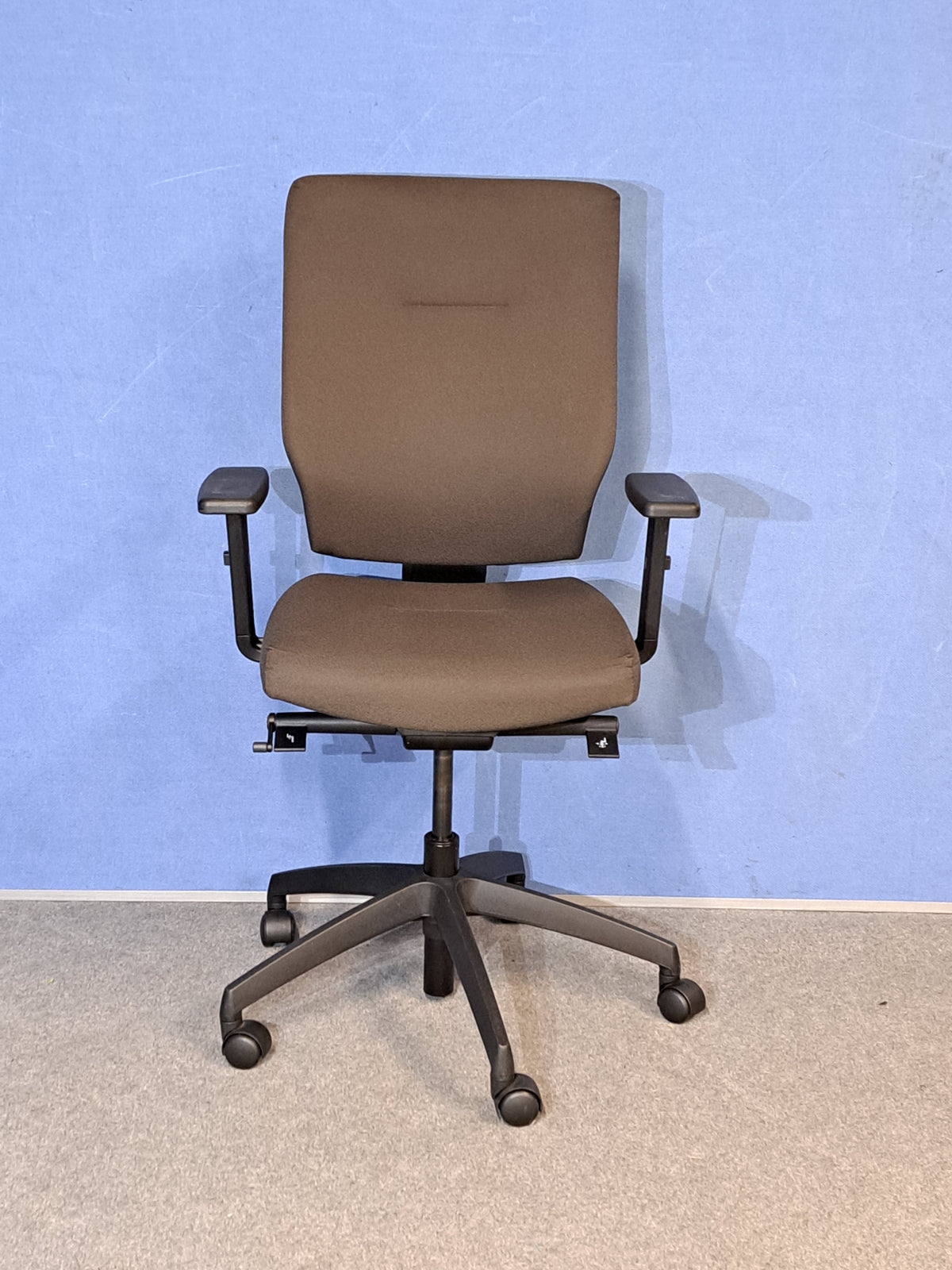 Connection Fully Adjustable Office Armchair Sombrero (Used)