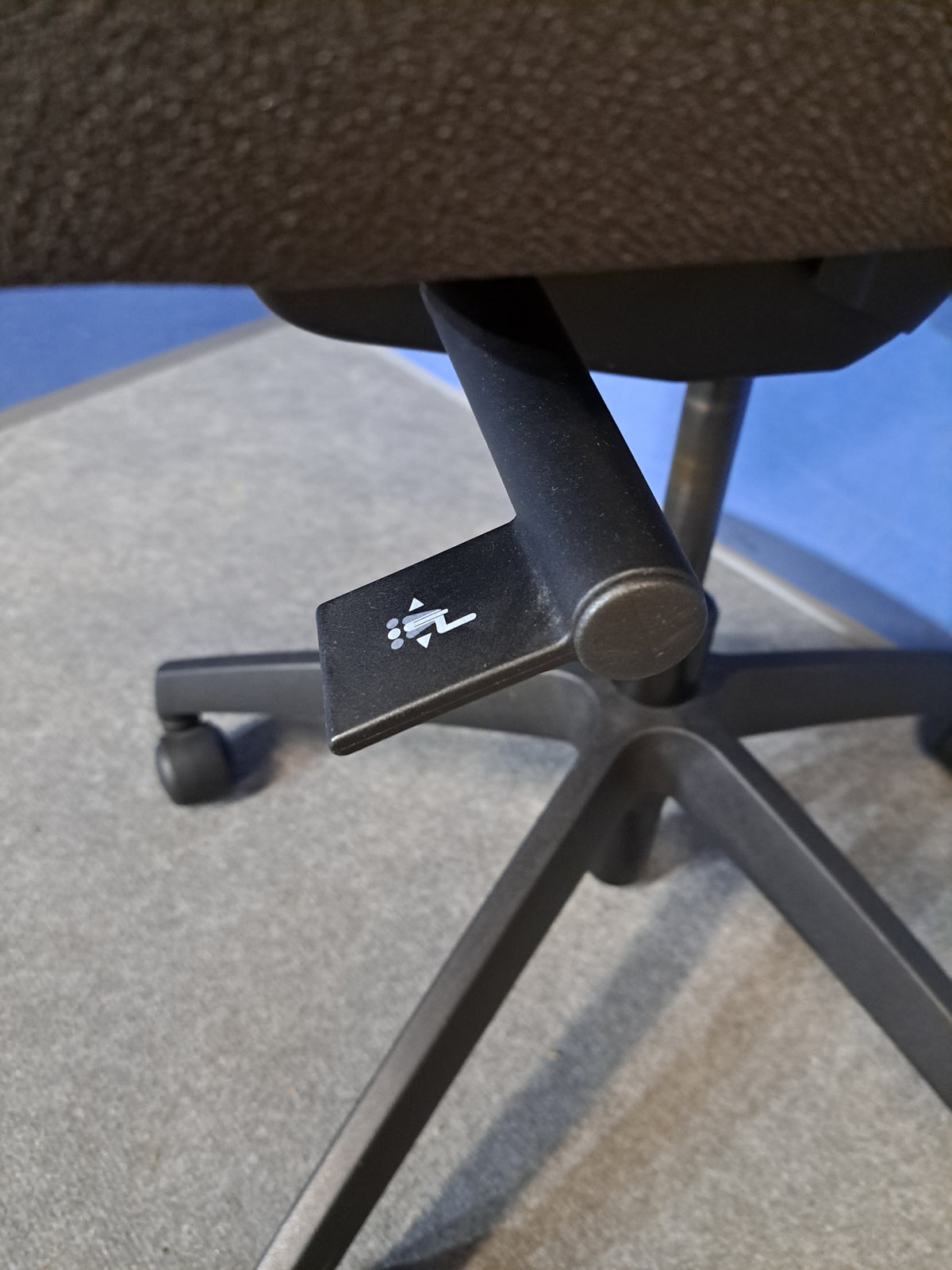 Connection Fully Adjustable Office Armchair Sombrero (Used)