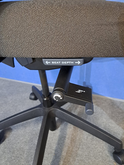 Connection Fully Adjustable Office Armchair Sombrero (Used)