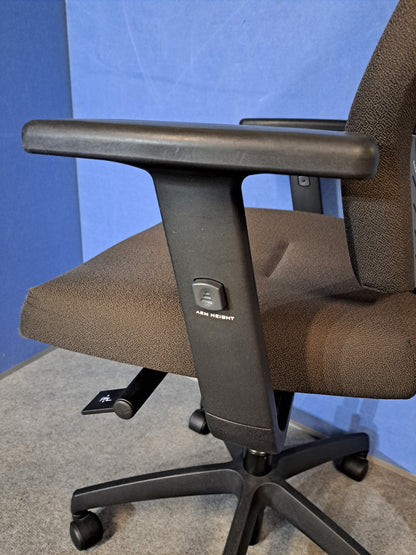 Connection Fully Adjustable Office Armchair Sombrero (Used)