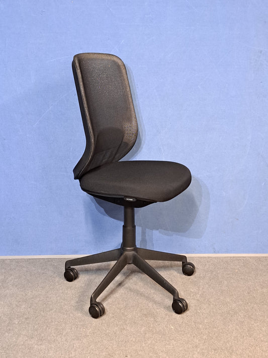 Orangebox Do Mesh Back Operator Chair Black / White (Used)