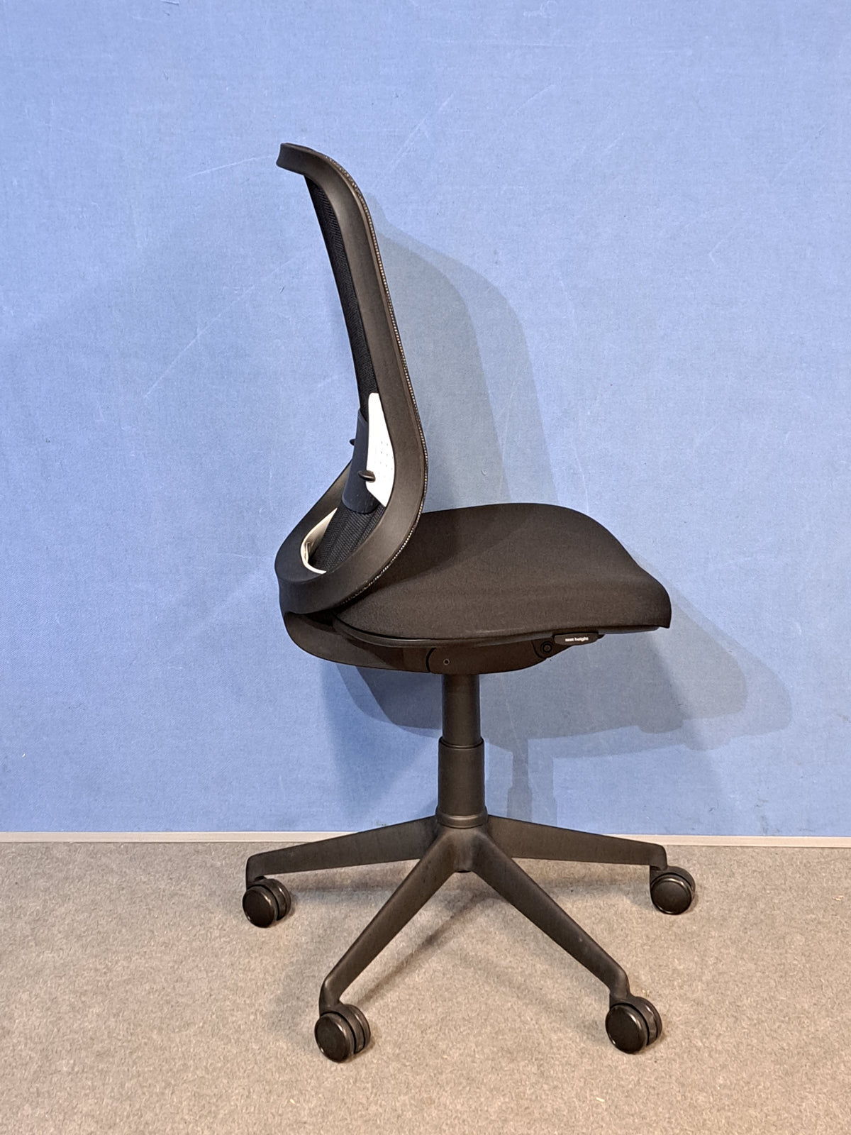 Orangebox Do Mesh Back Operator Chair Black / White (Used)