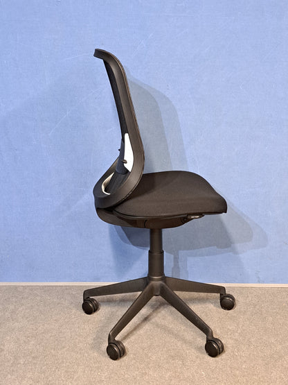 Orangebox Do Mesh Back Operator Chair Black / White (Used)