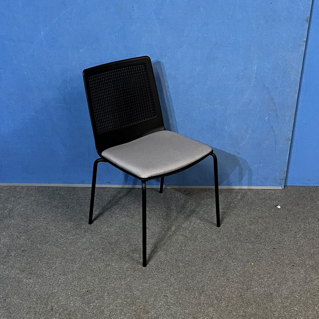 Set of 5 Alba Feel Grey & Black Visitor Meeting Chairs (Used)