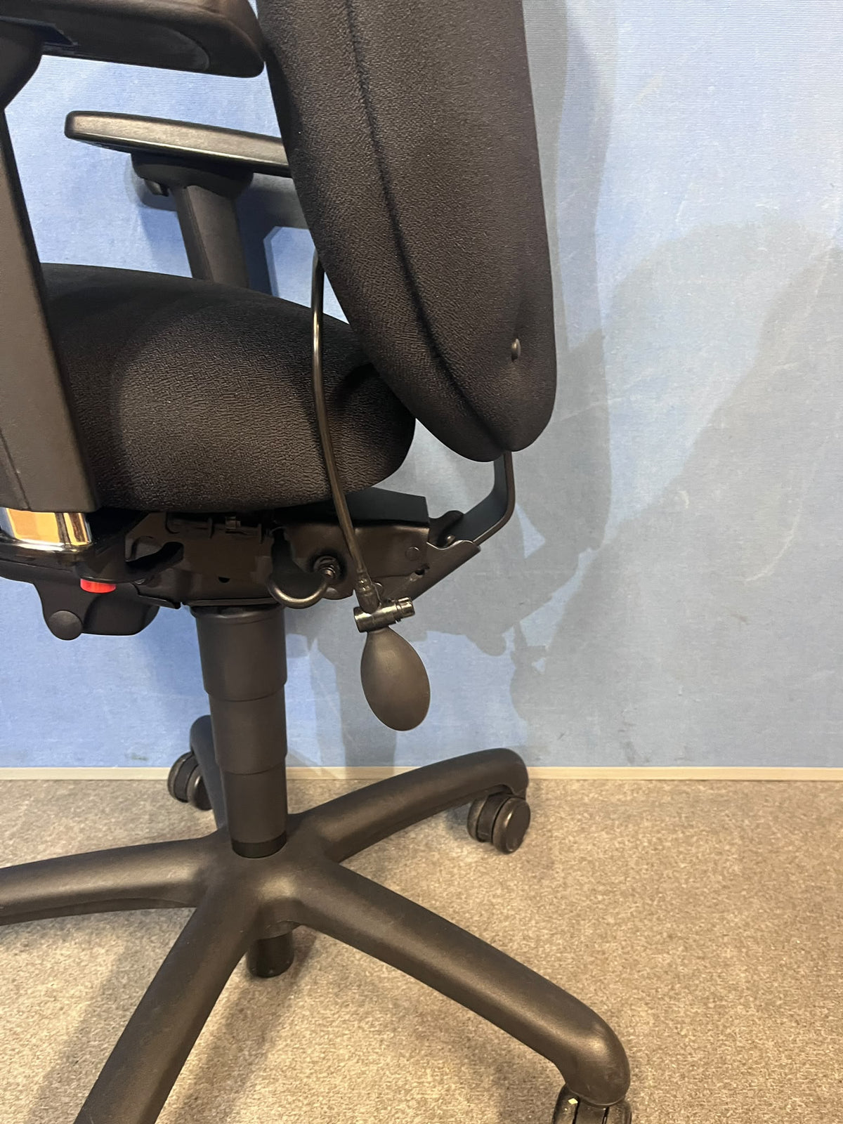 Adapt by Ergochair Operators Armchair - Medium Back - Medium Seat - Black (used)