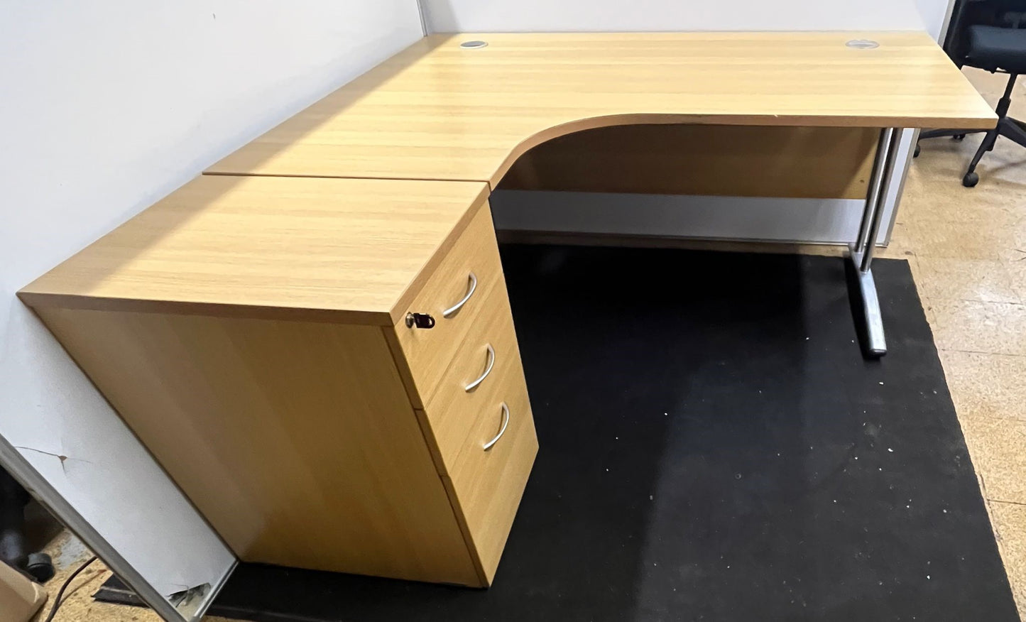 1600mm Left Hand Curved Desk inc 3 Drawer Pedestal Oak (used)