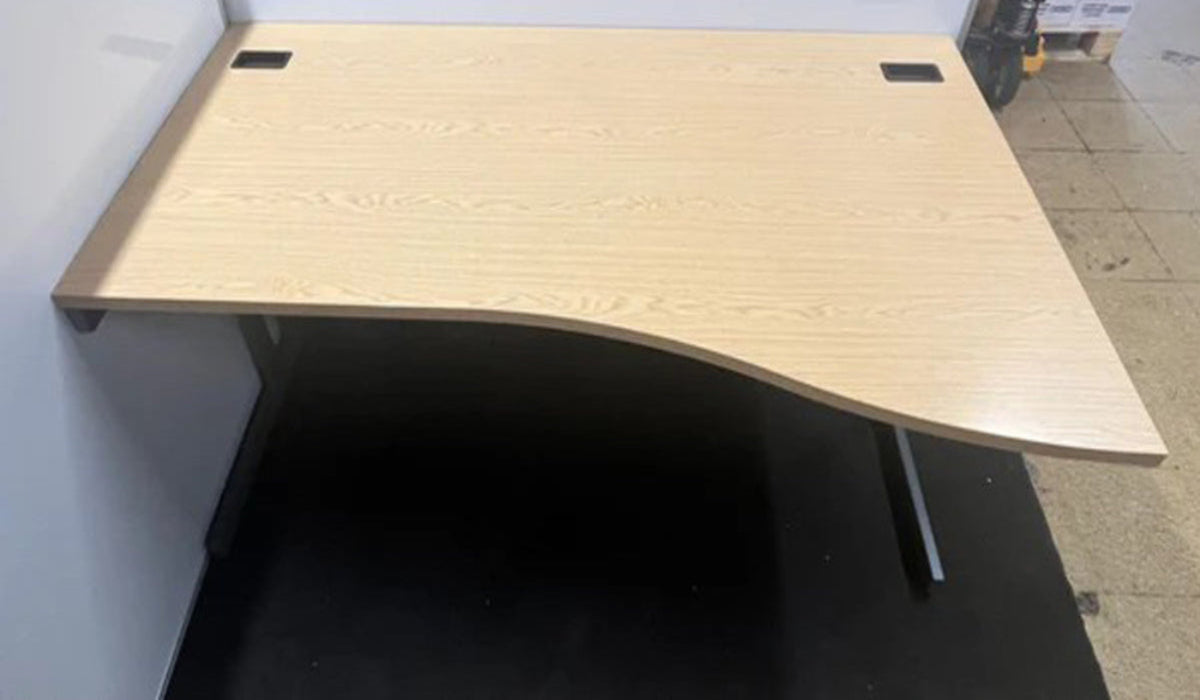 *SALE* 1600mm Right Hand Wave Desk Oak (used)