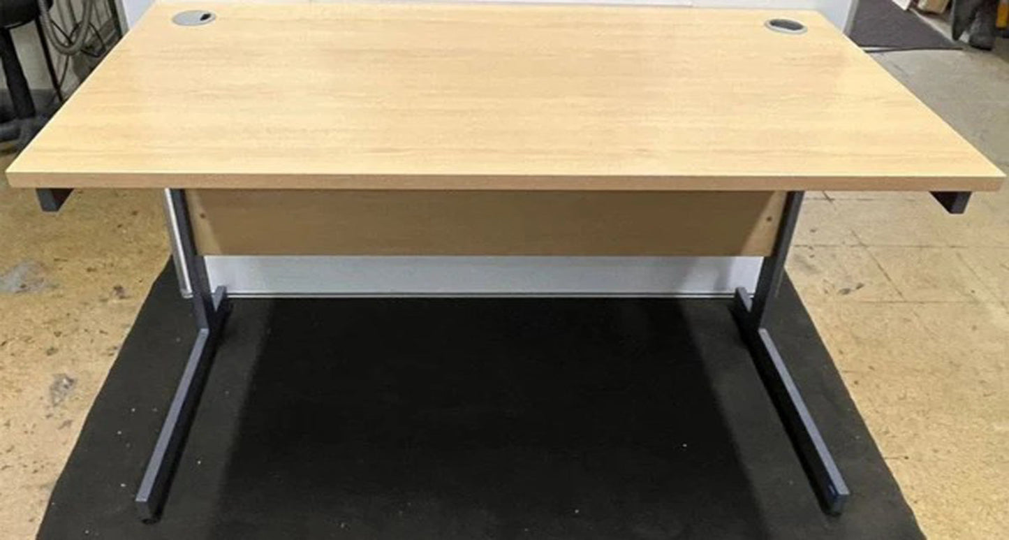 1600x800mm Straight Desk Verade Oak (used)