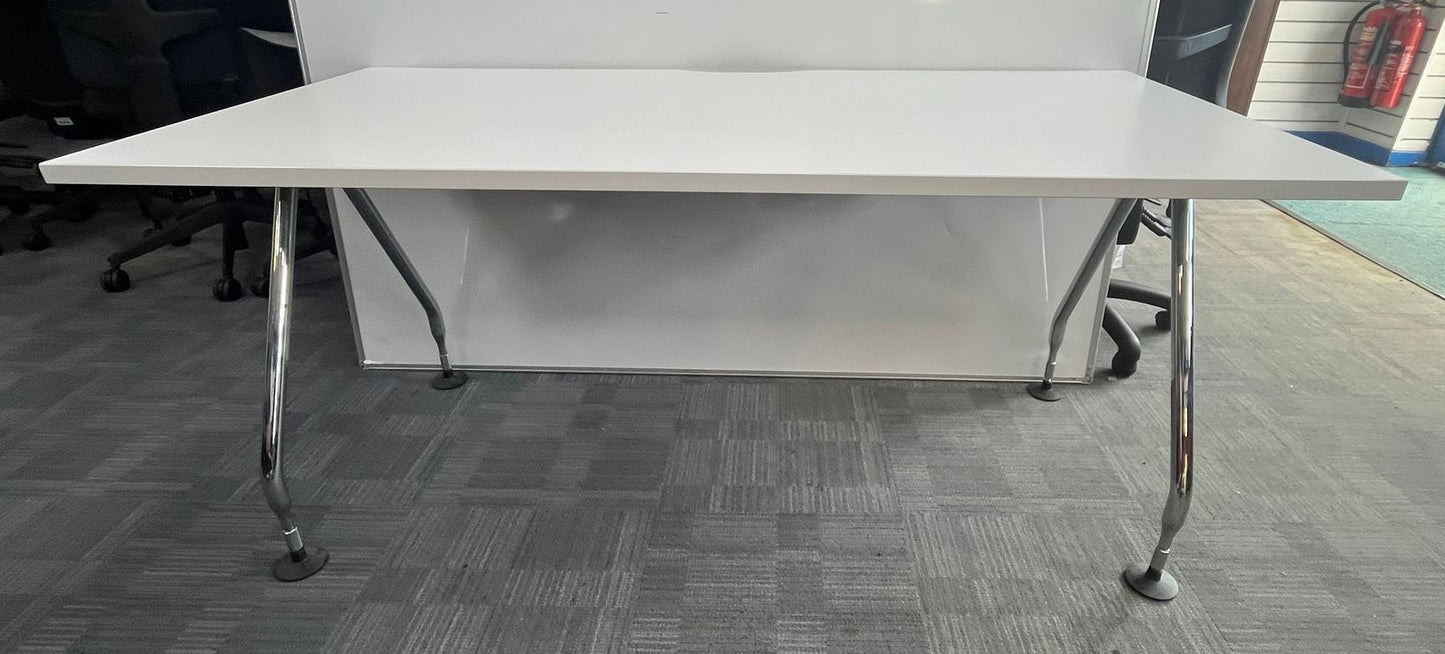 1600x800mm Straight Desk White (used)