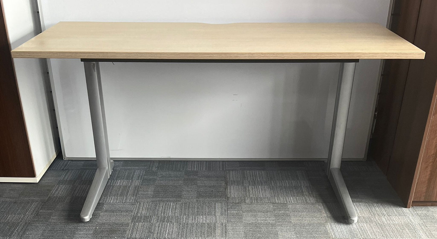 1600x800mm Straight Desk Verade Oak (used)