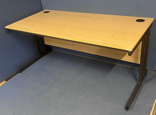 *SALE* 1600x800mm Straight Desk Maple (used)