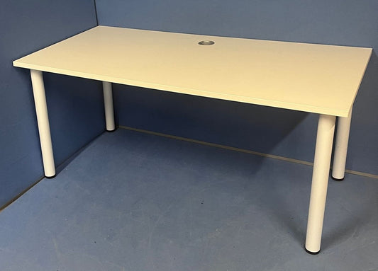 1600x800mm 4 Legged Straight Desk White (used)