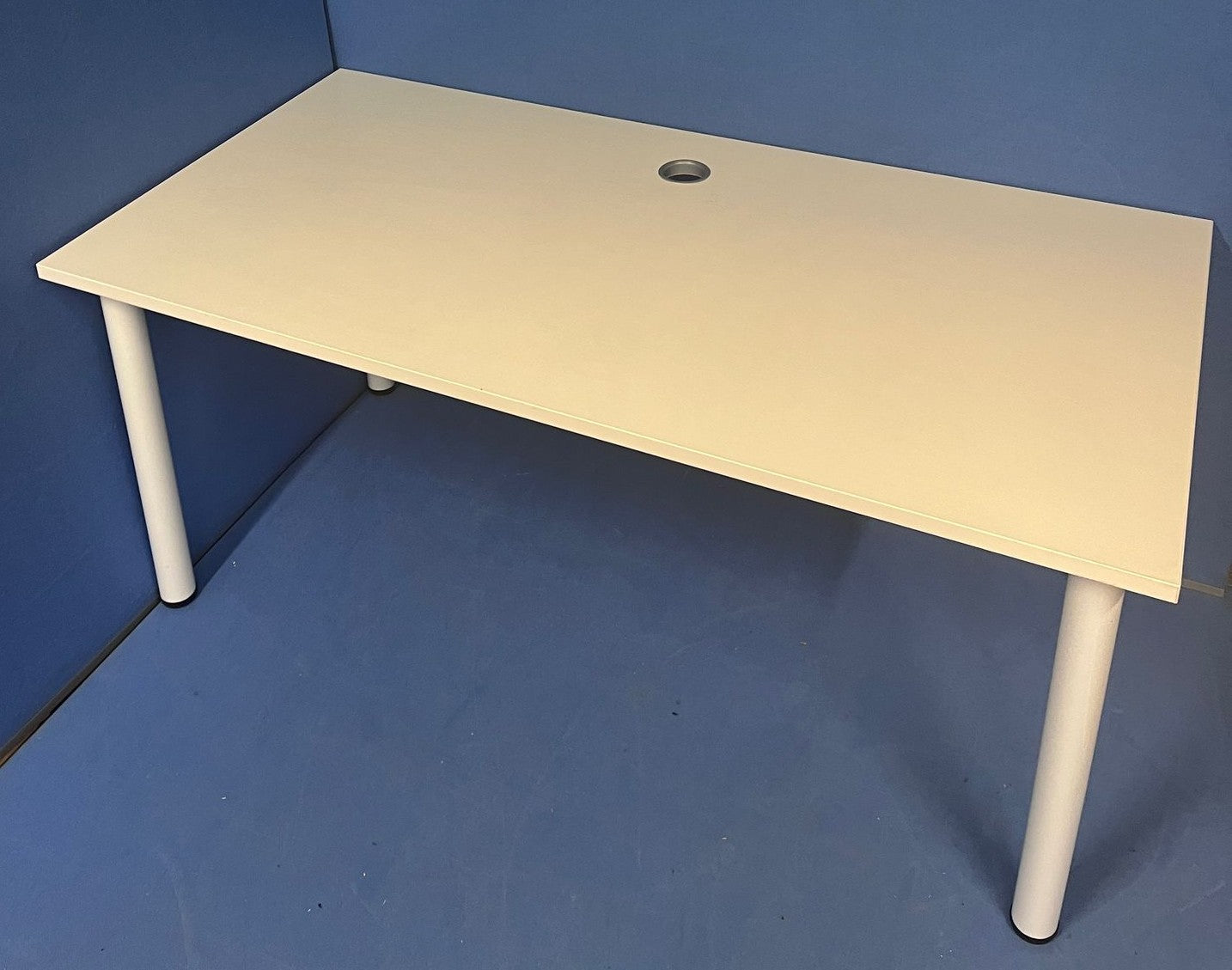 1600x800mm 4 Legged Straight Desk White (used)
