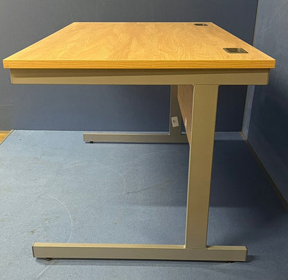1400x800mm Straight Desk Oak (used)