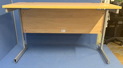 1400x800mm Straight Desk Oak (used)