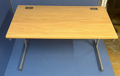 1400x800mm Straight Desk Oak (used)