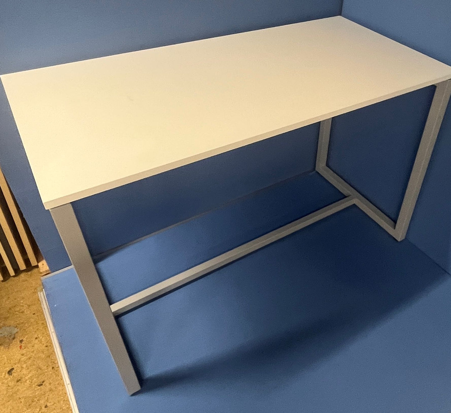 Senator 1600x800x1050mm Chemistry Desk White inc 4 High Stools (used)