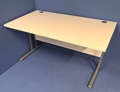 1400x800mm Straight Desk White (used)