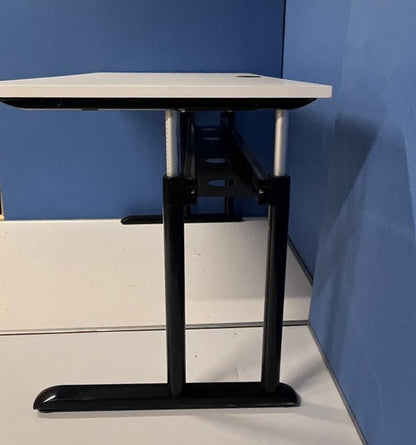 1600x800mm Height Adjustable Straight Desk White (used)