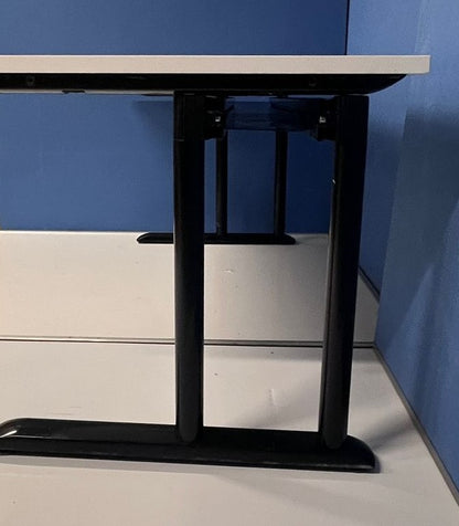 1600x800mm Height Adjustable Straight Desk White (used)