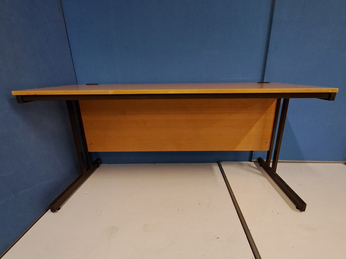 *SALE* 1550x800mm Straight Desk Oak (used)