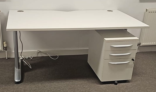 1600x900mm Straight Desk inc 3 Drawer Mobile Pedestal White (used)