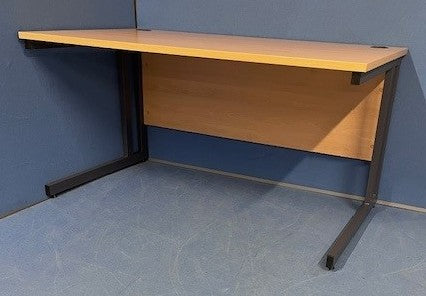 *SALE* 1400x800mm Straight Desk Light Beech (used)